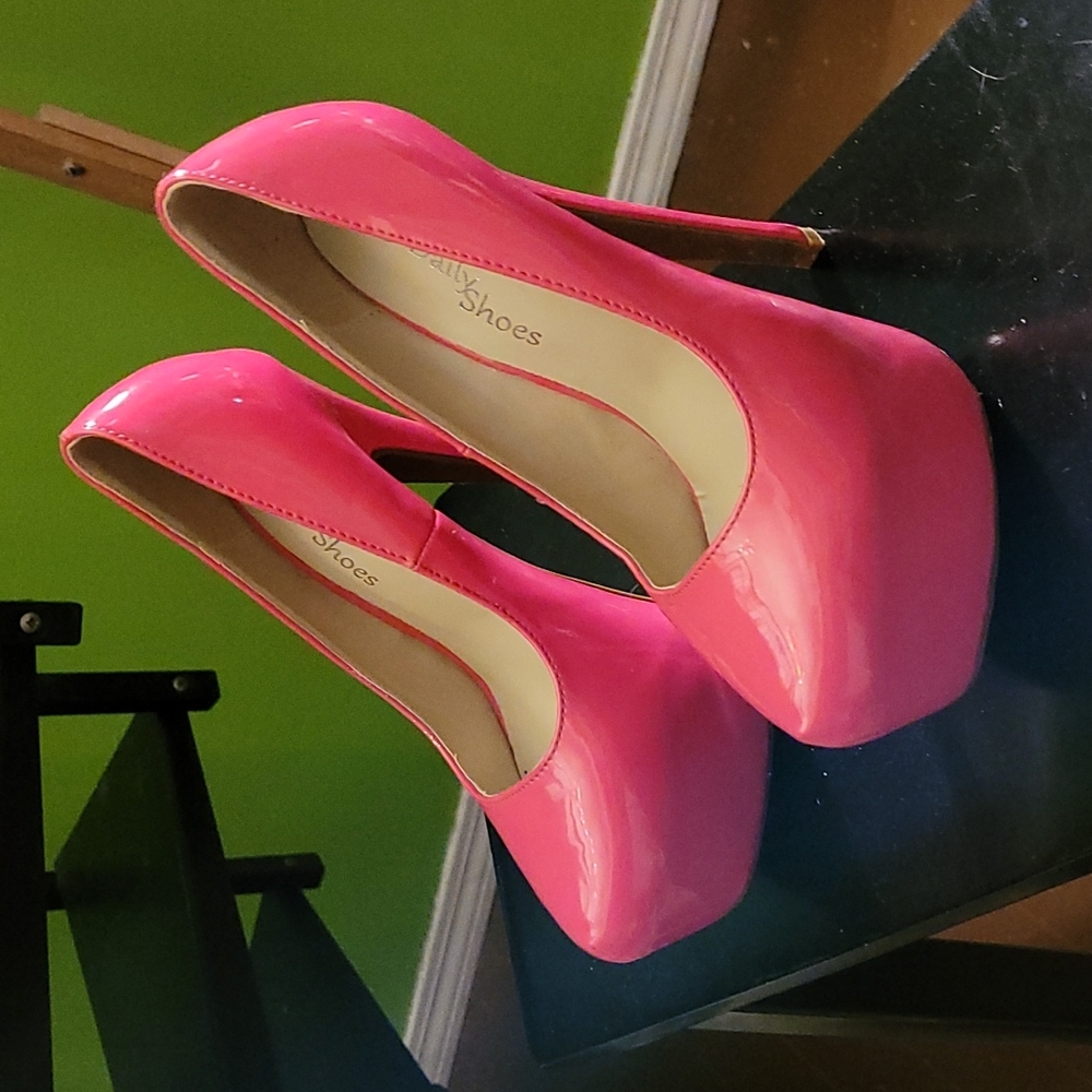 Hot pink pinup heels